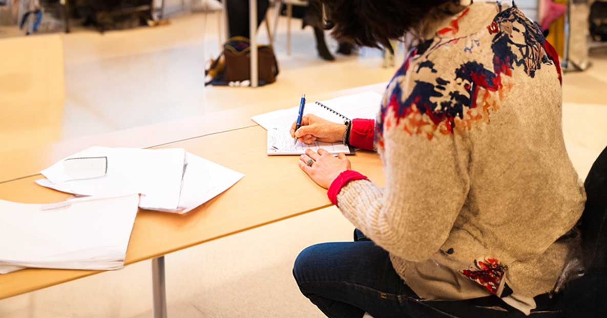 Escritura terapéutica y manejo de emociones